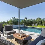 Nomad Village וורבירס